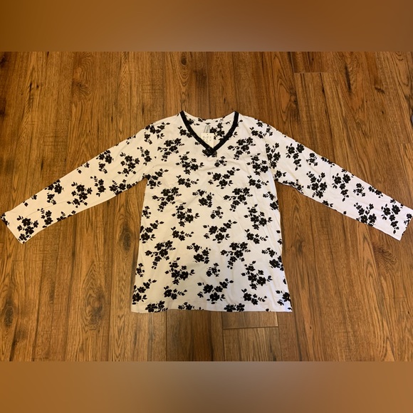 NEW Laura Floral Black & White 2-Piece Pyjama Set - Picture 2 of 6